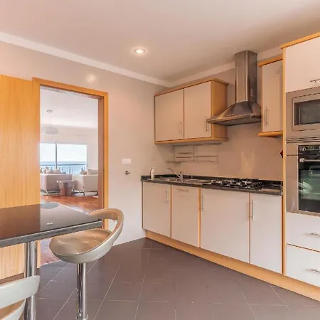 Ferienwohnung Fuer 6 Personen Ca 170 Qm In Canico, Madeira Ostkueste Von Madeira * Canico (Madeira)