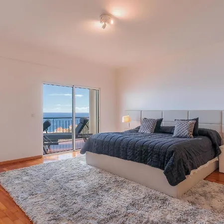 Ferienwohnung Fuer 6 Personen Ca 170 Qm In Canico, Madeira Ostkueste Von Madeira
