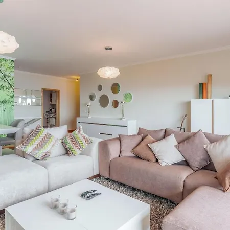Ferienwohnung Fuer 6 Personen Ca 170 Qm In Canico, Madeira Ostkueste Von Madeira *